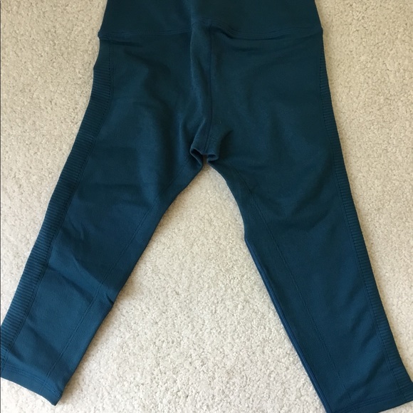 Avocado/Avomuse Capri leggings(FINALPRICEDROP) - Picture 3 of 4